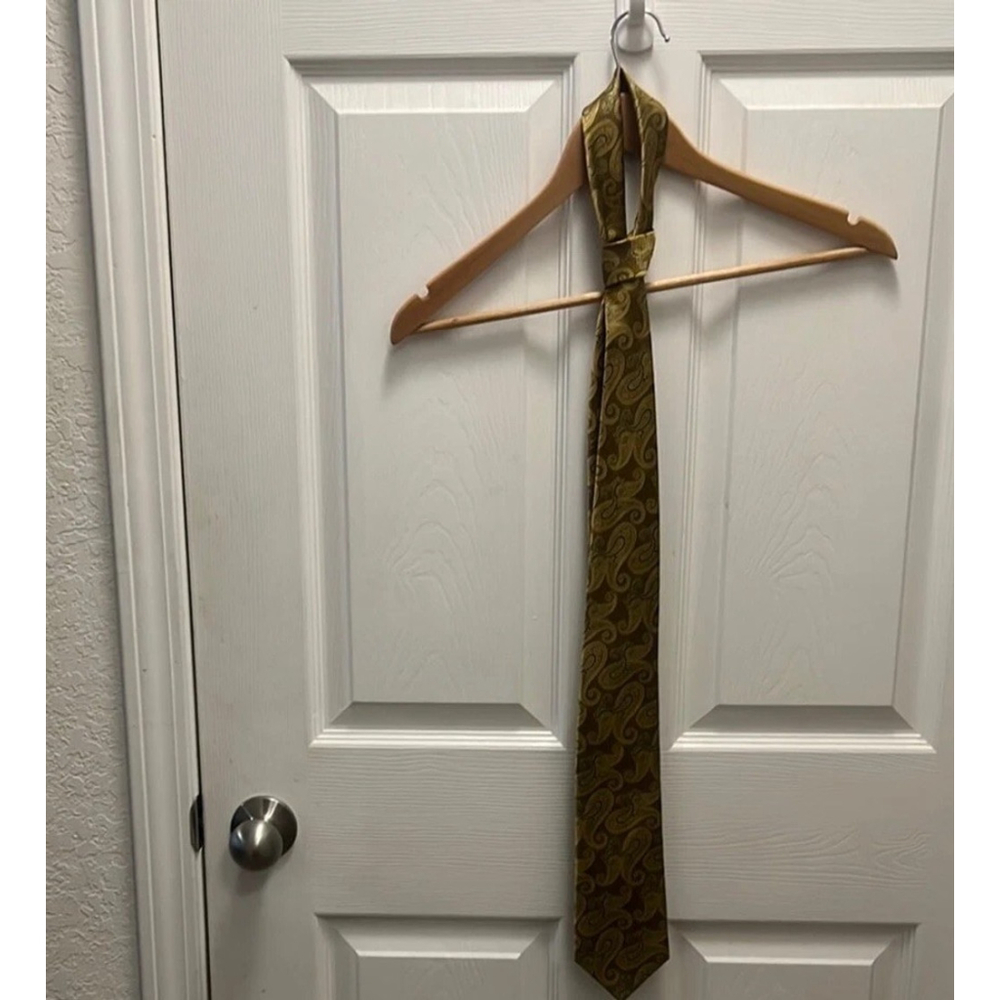 Gold Paisley Silk Neck Tie Mens Classic Width Dress Wedding Preppy - Picture 2 of 5
